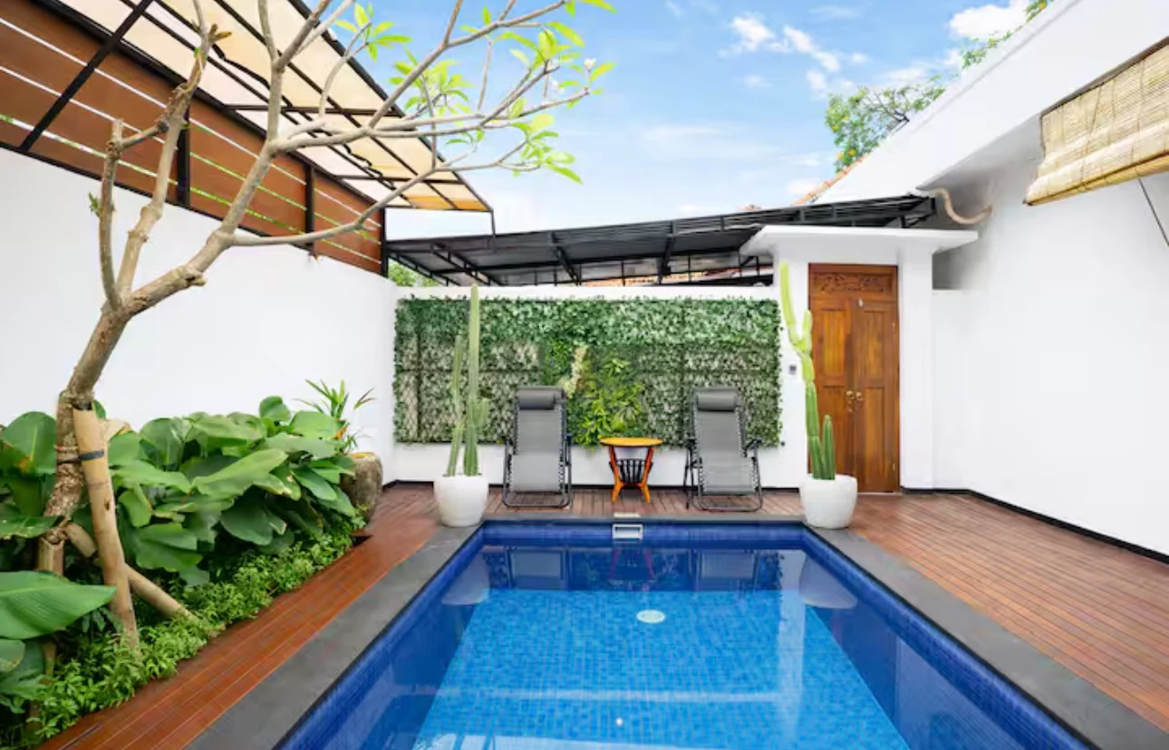 Villa Pool
